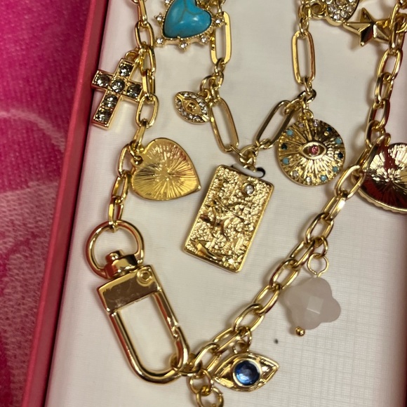 NWT ⚜️💖⚜️ House of Harlow 1960 golden tone charm necklace - Picture 8 of 11